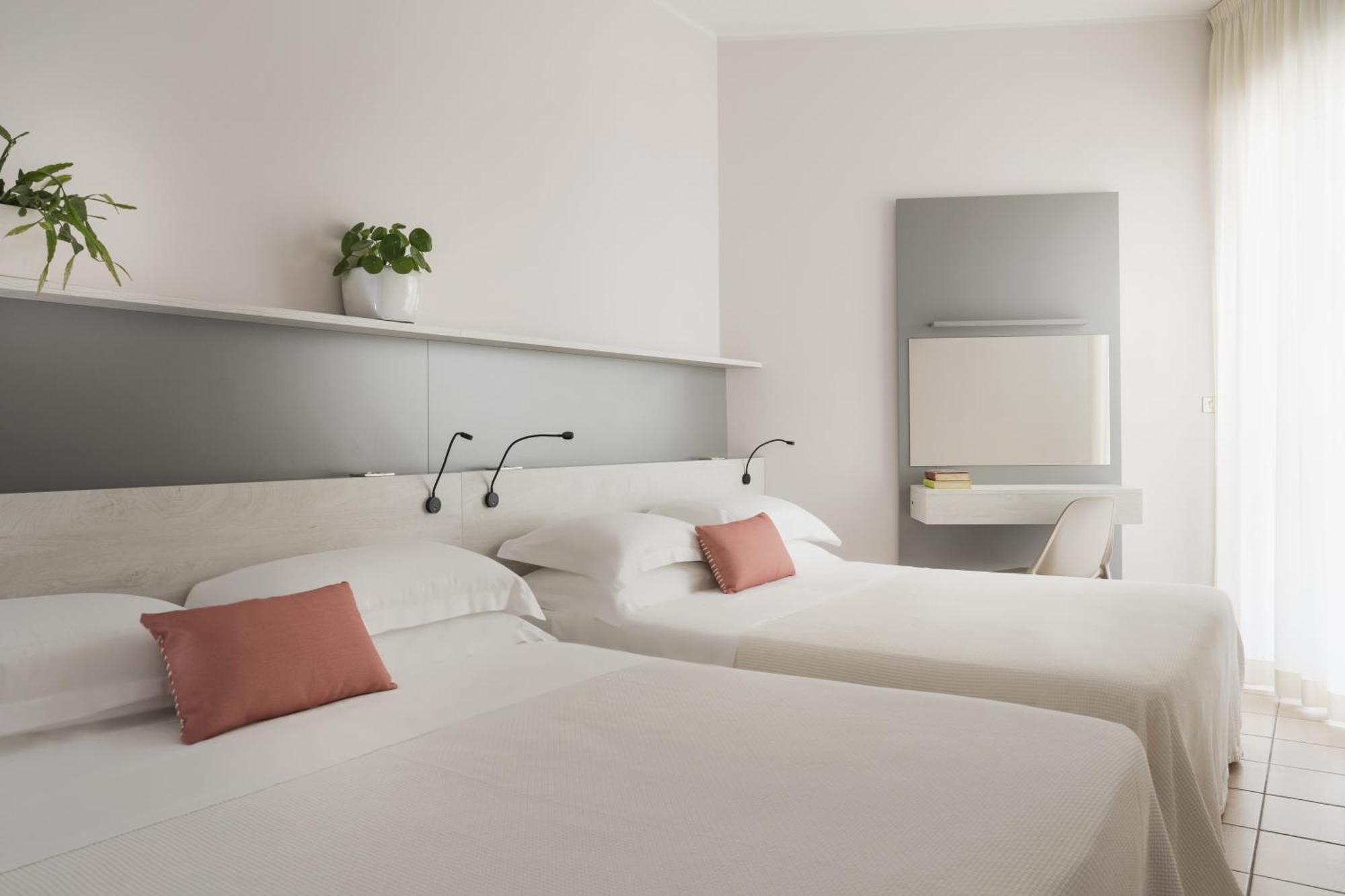 Hotel Roxy & Beach Cesenatico Esterno foto