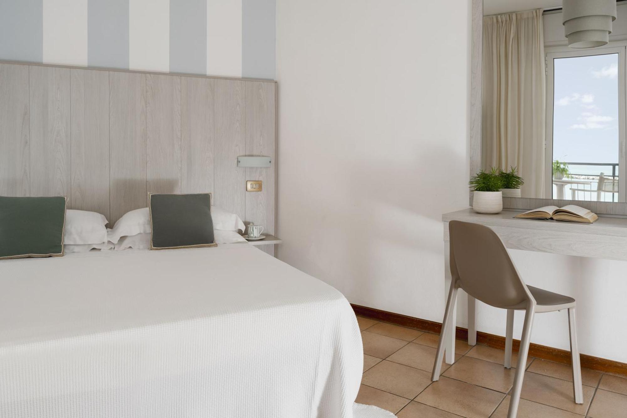 Hotel Roxy & Beach Cesenatico Esterno foto