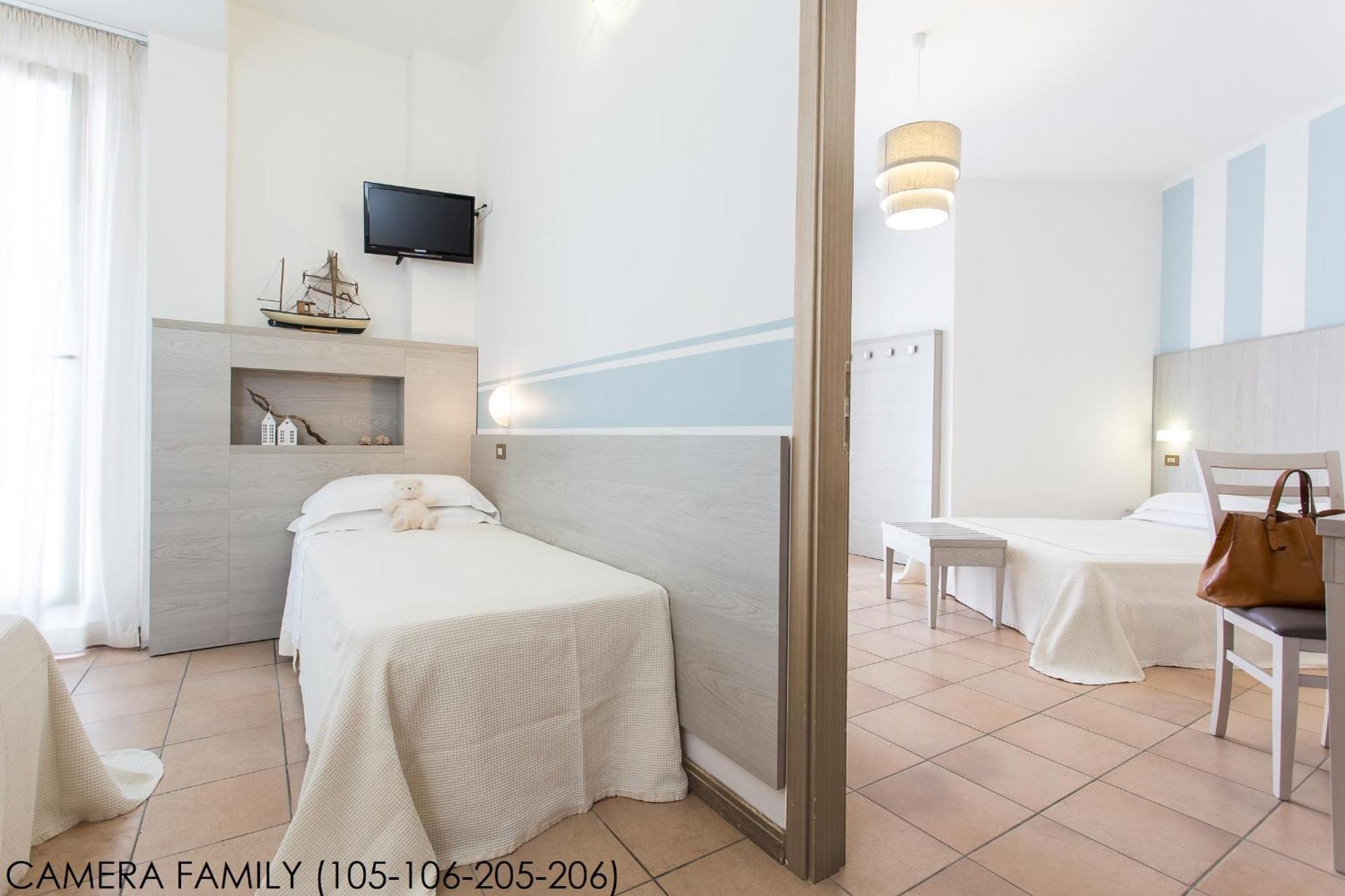 Hotel Roxy & Beach Cesenatico Esterno foto