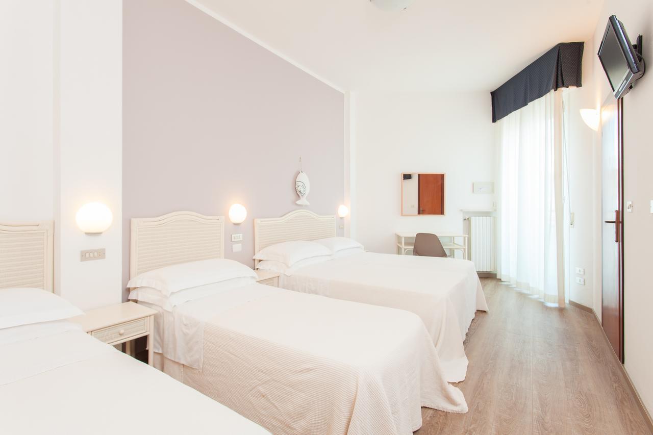 Hotel Roxy & Beach Cesenatico Esterno foto